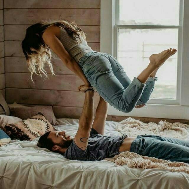 Qizil pantiesda soqollangan tola mushuk Kunnilingus va anilingus pornosini onlayn tomosha qiling