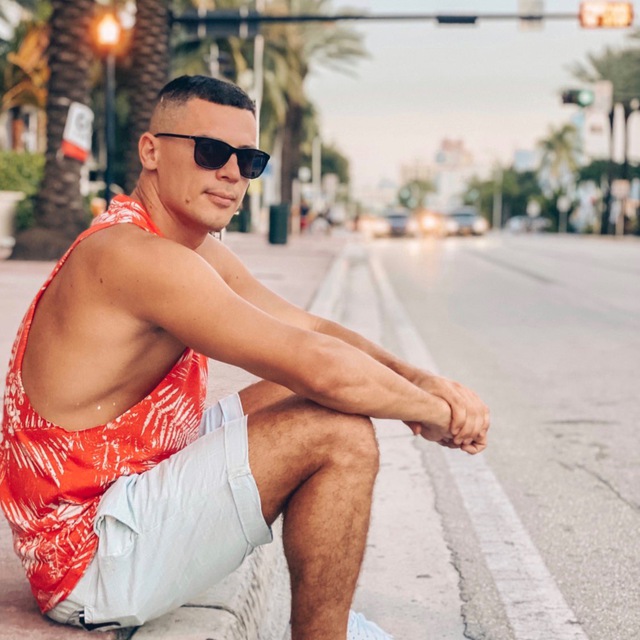 Koreys ayollar bilan keksa erkaklar porno Yalangoch ayol morj sportchilari