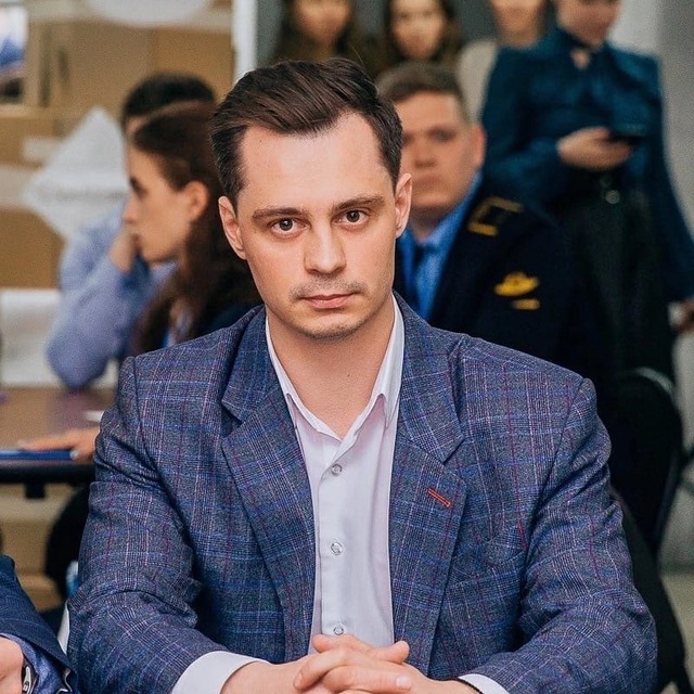 Артём Мирошников